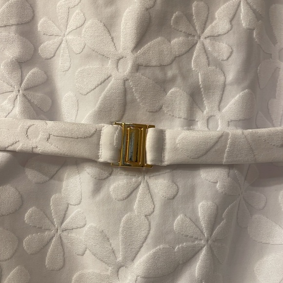 NWOT Kenny Flowers SANTORINI
WHITE FLORAL JACQUARD ONE PIECE Sz M - Picture 5 of 10